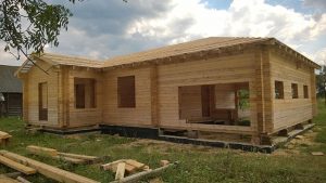 сруб дома из бруса