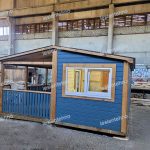 Сборка готовой бани на производстве