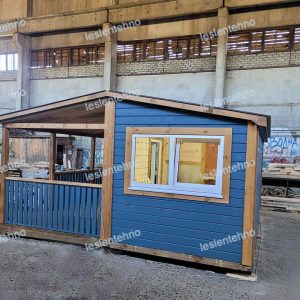 Сборка готовой бани на производстве